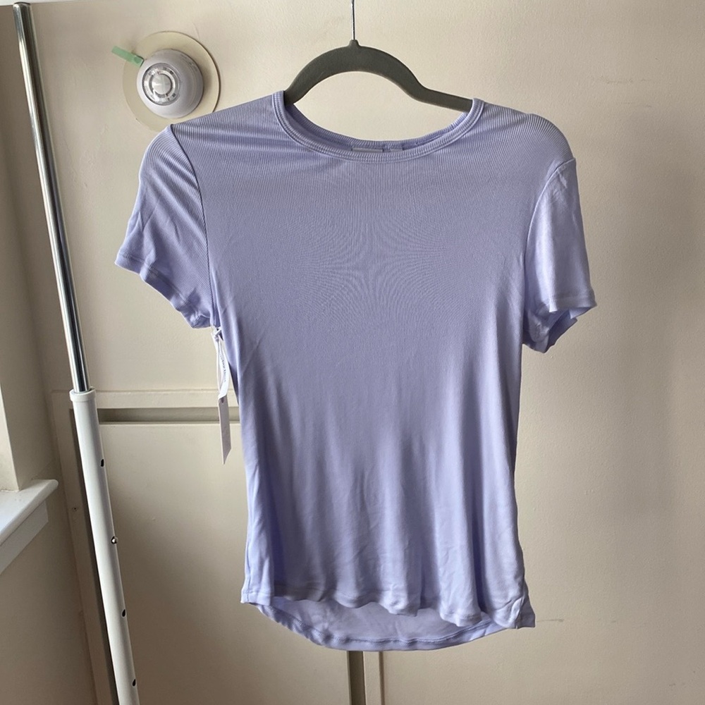 NWT Aritzia Bliss Hip Shirt - Size Large